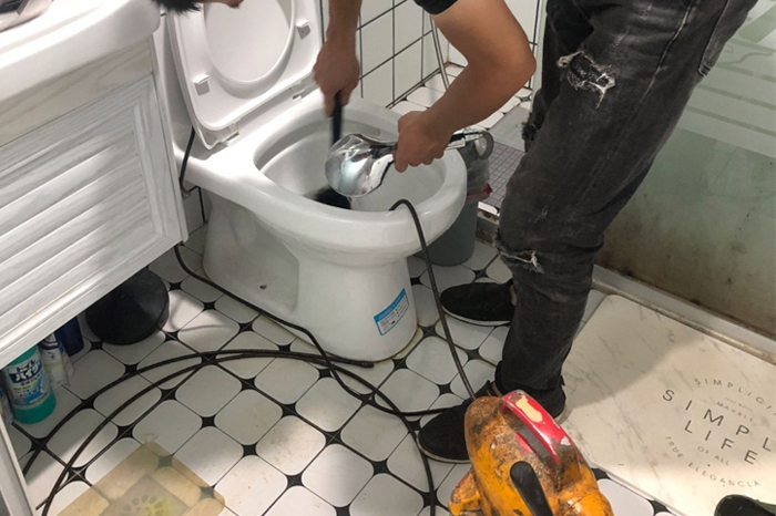 漾濞马桶堵塞自己疏通还是找师傅？专业上门服务让你省时更省心